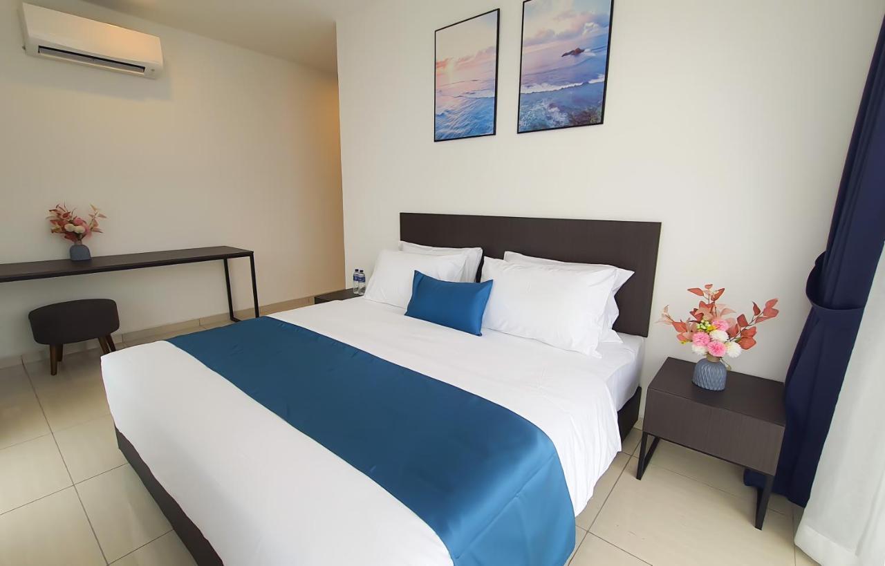 Ramada Suites By Wyndham The Straits Johor Bahru Esterno foto