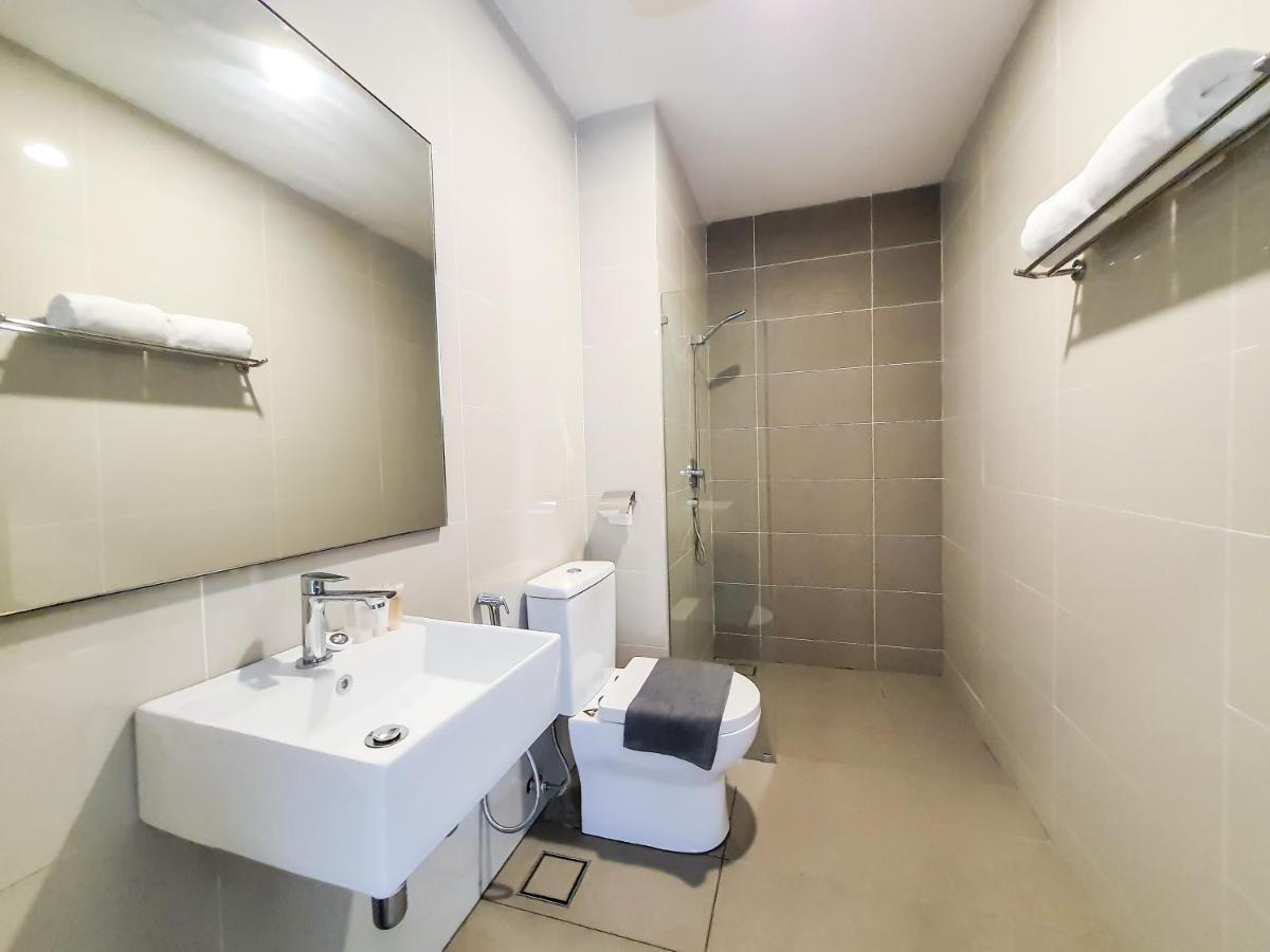 Ramada Suites By Wyndham The Straits Johor Bahru Esterno foto