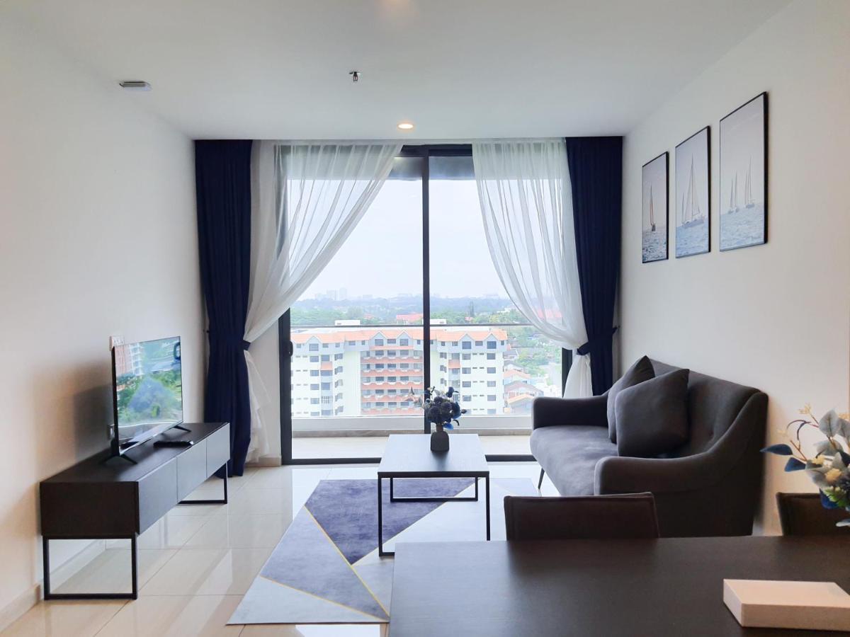 Ramada Suites By Wyndham The Straits Johor Bahru Esterno foto