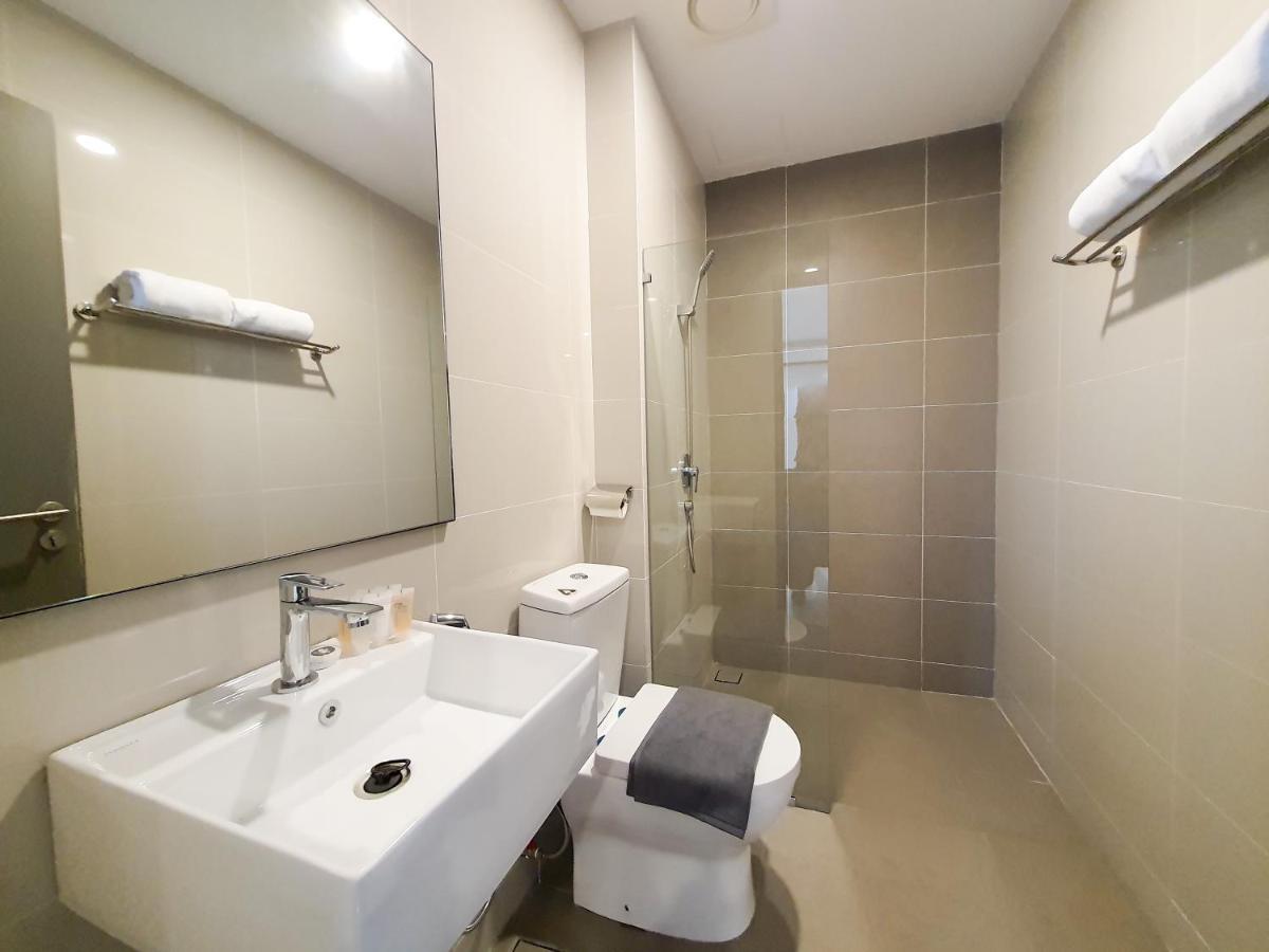 Ramada Suites By Wyndham The Straits Johor Bahru Esterno foto