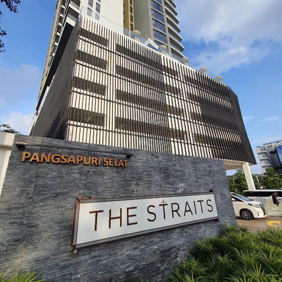 Ramada Suites By Wyndham The Straits Johor Bahru Esterno foto