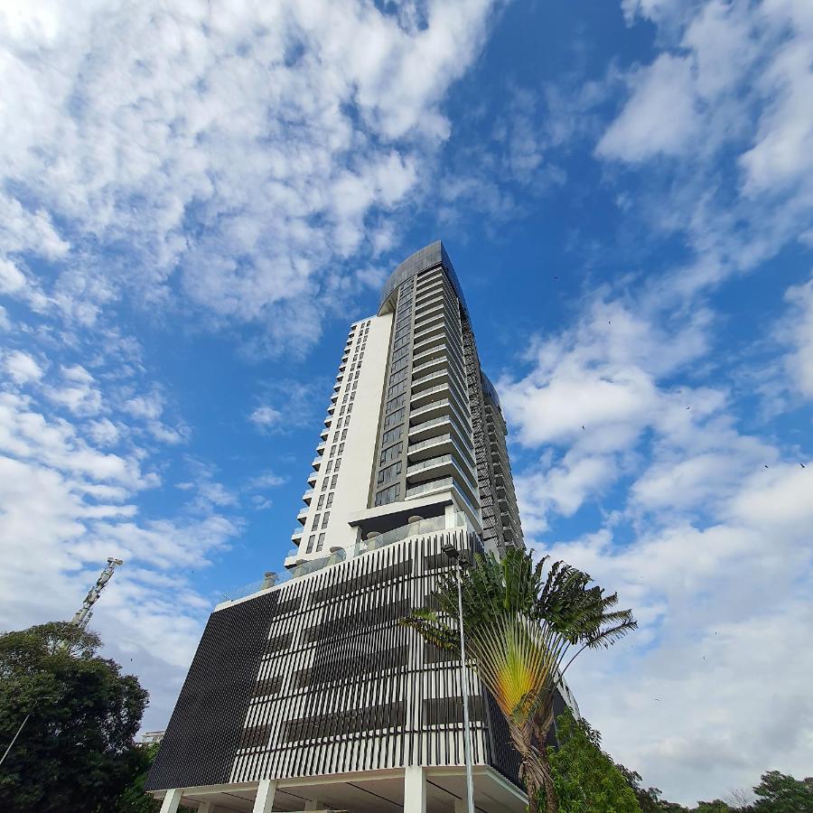 Ramada Suites By Wyndham The Straits Johor Bahru Esterno foto