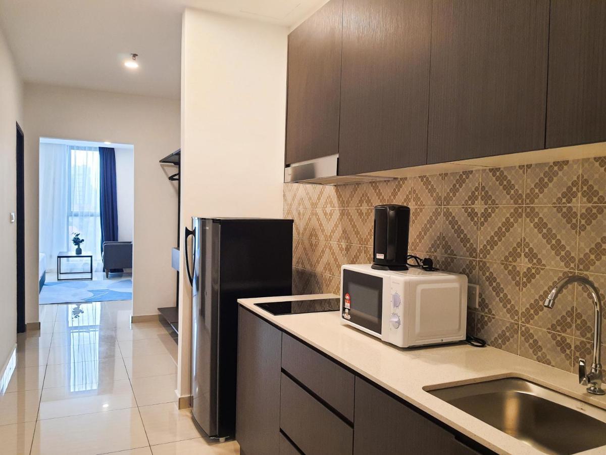 Ramada Suites By Wyndham The Straits Johor Bahru Esterno foto