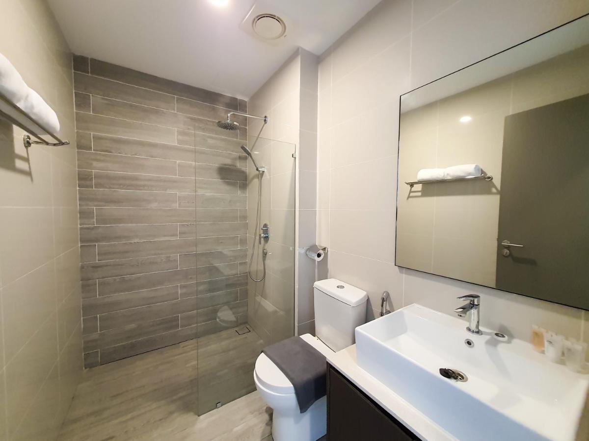 Ramada Suites By Wyndham The Straits Johor Bahru Esterno foto