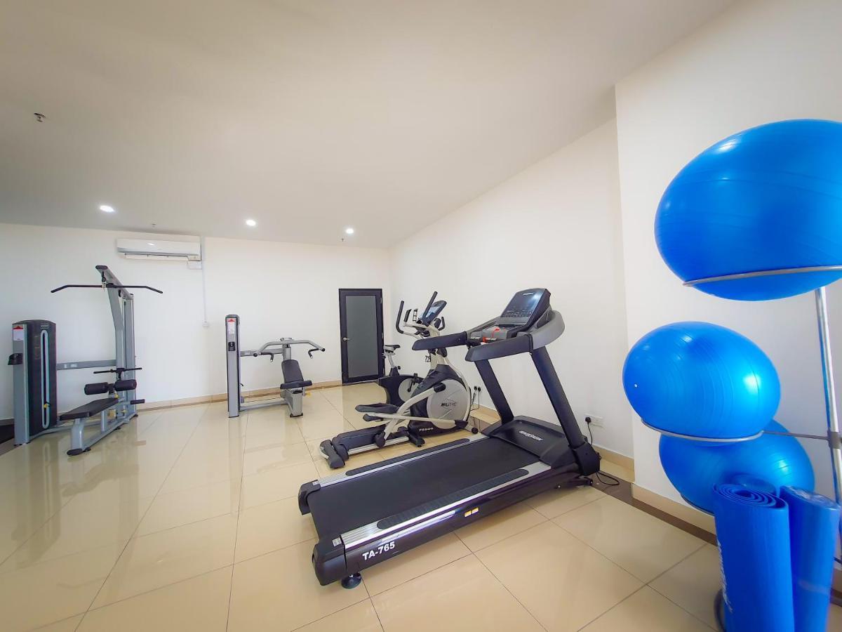 Ramada Suites By Wyndham The Straits Johor Bahru Esterno foto