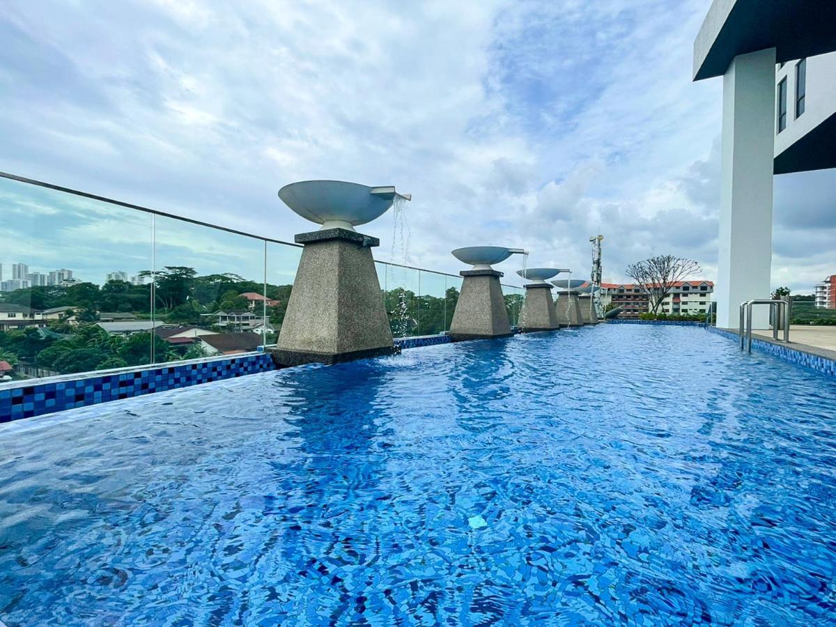 Ramada Suites By Wyndham The Straits Johor Bahru Esterno foto