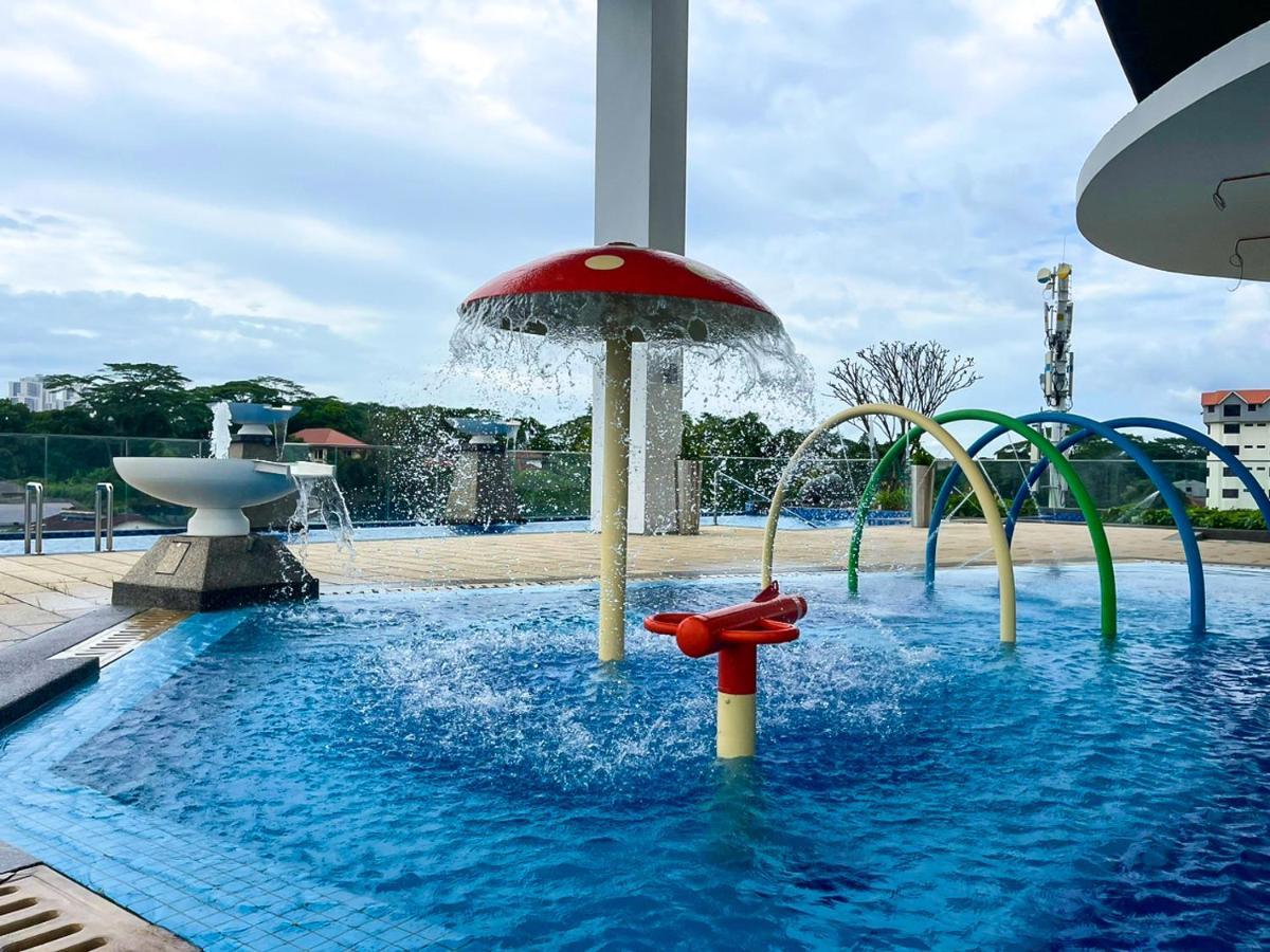 Ramada Suites By Wyndham The Straits Johor Bahru Esterno foto