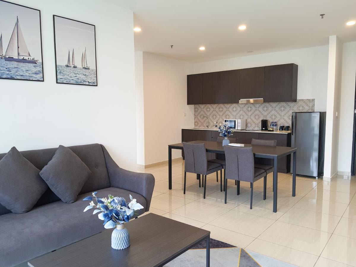 Ramada Suites By Wyndham The Straits Johor Bahru Esterno foto