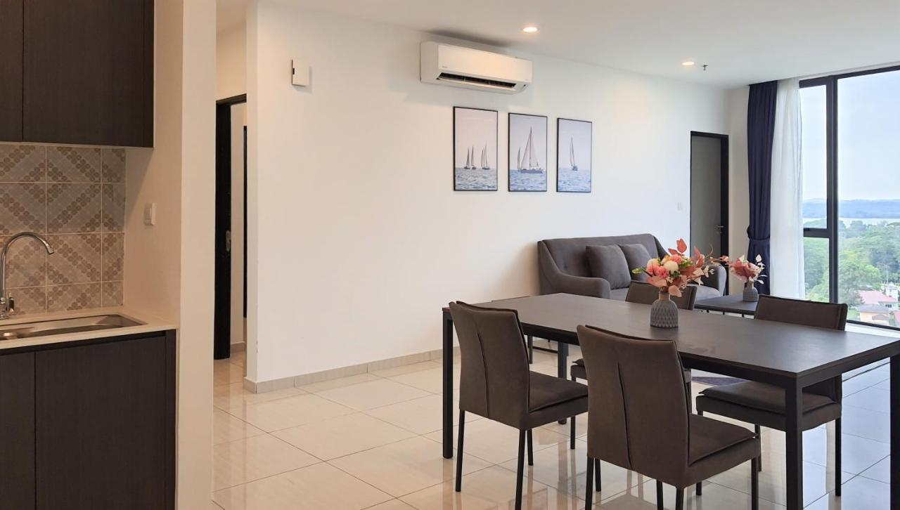 Ramada Suites By Wyndham The Straits Johor Bahru Esterno foto