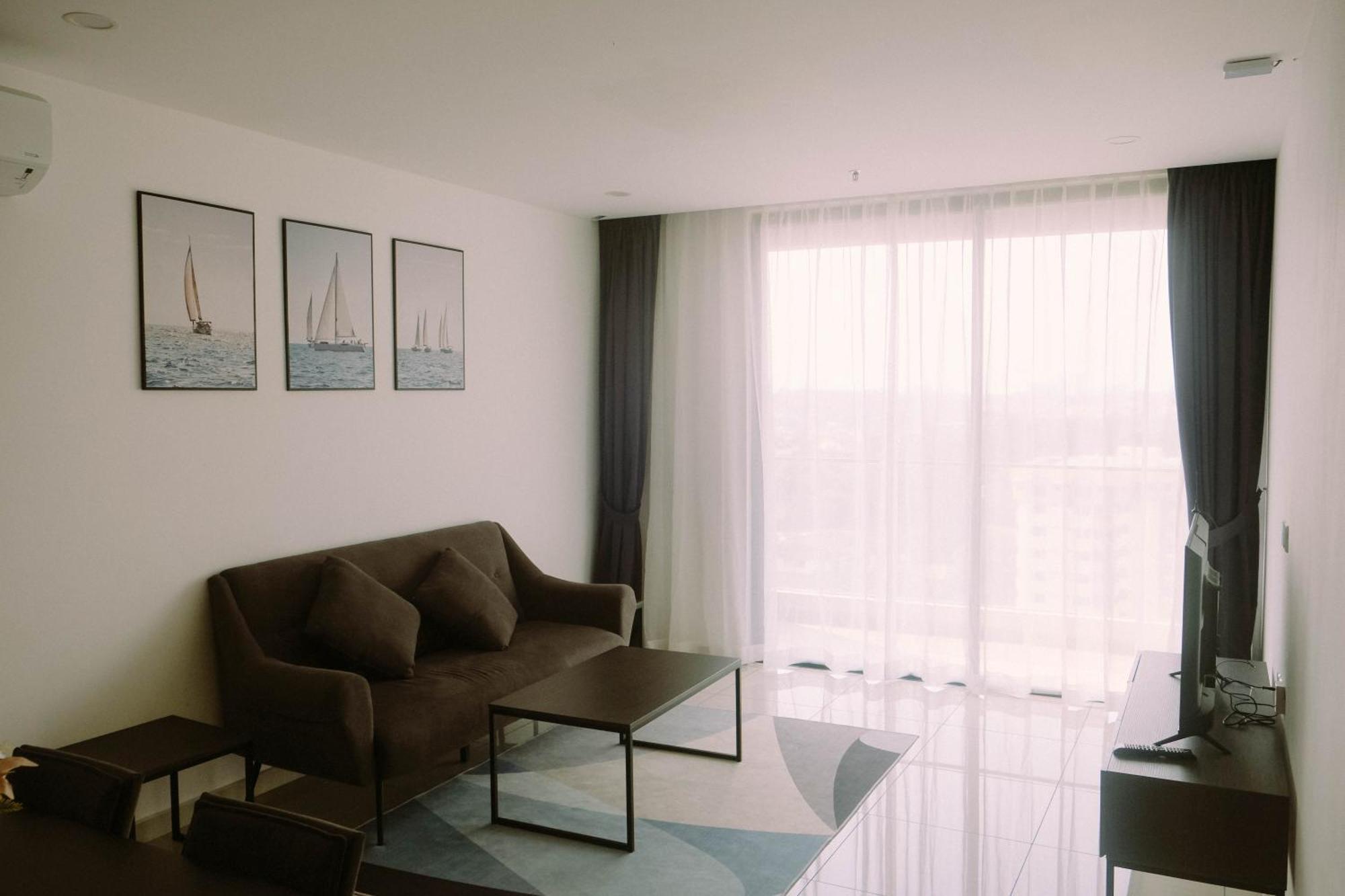 Ramada Suites By Wyndham The Straits Johor Bahru Esterno foto