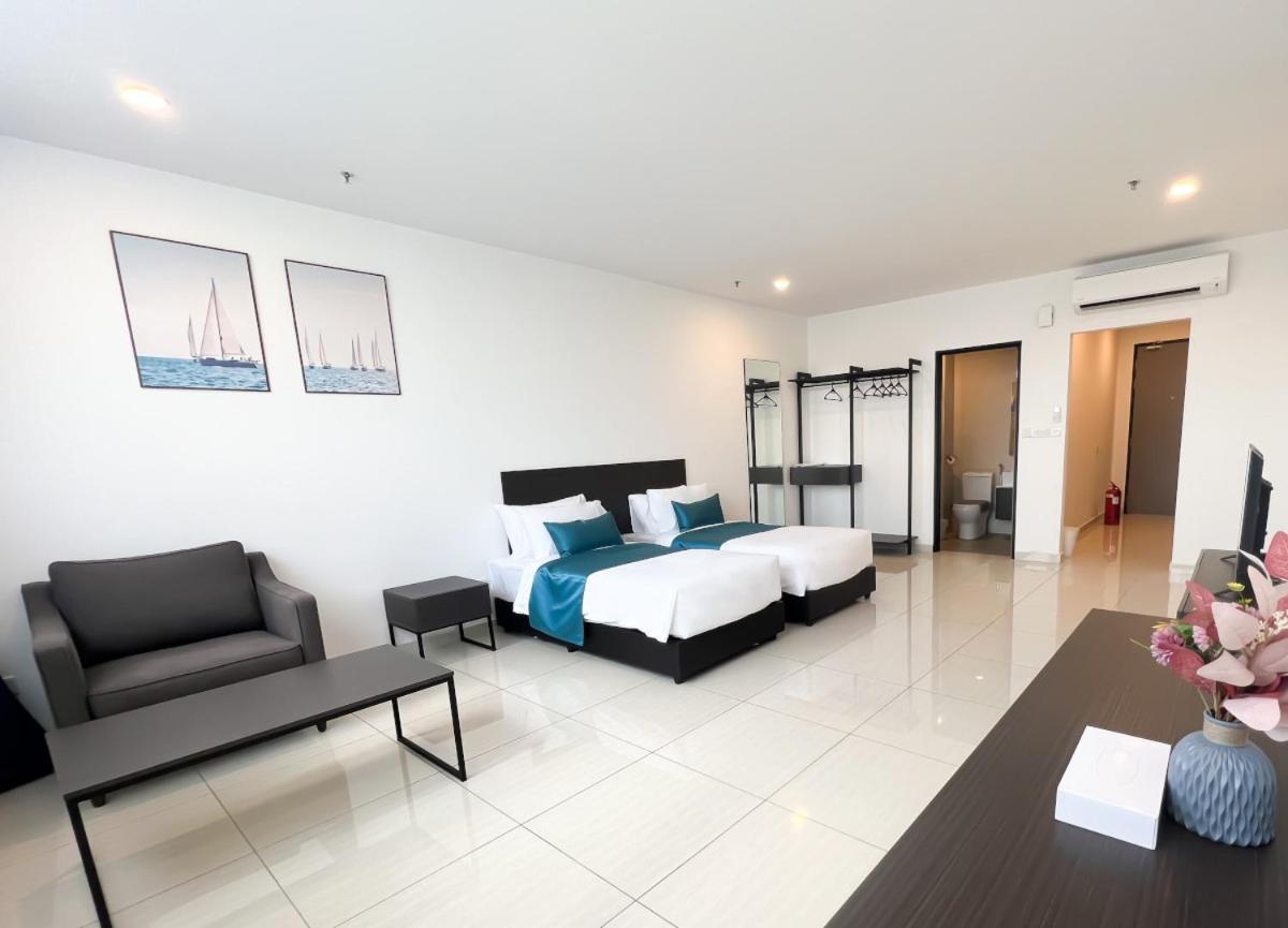 Ramada Suites By Wyndham The Straits Johor Bahru Esterno foto