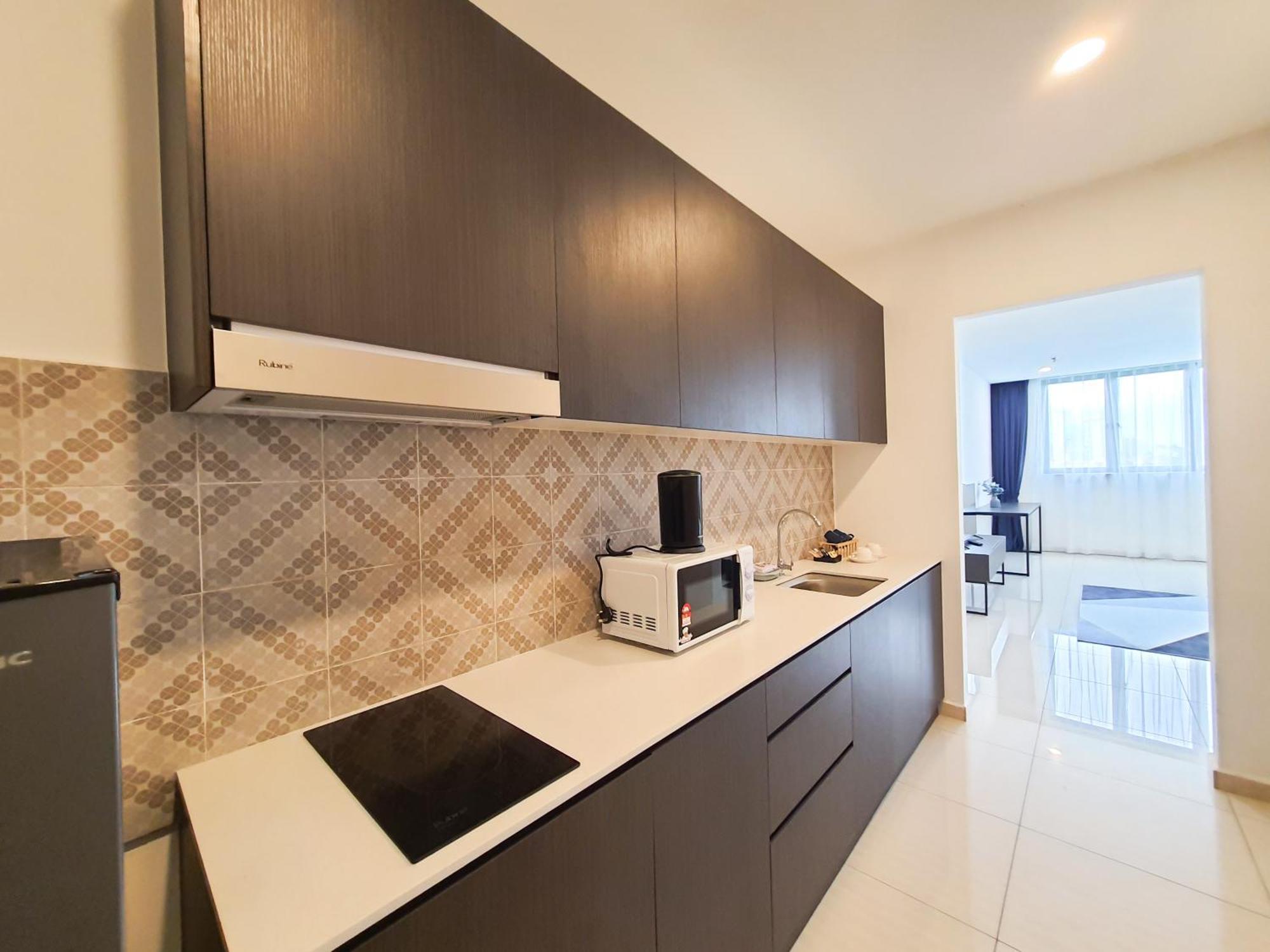 Ramada Suites By Wyndham The Straits Johor Bahru Esterno foto